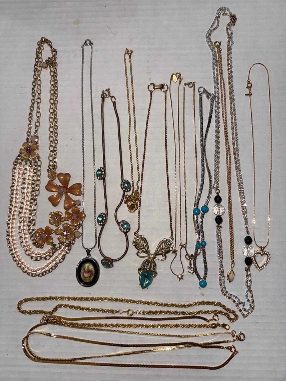 Vintage Necklaces 16 Pieces Monet Sarah Cov Avon